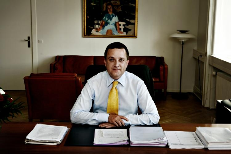 Exit. PET-chef Jakob Scharf måtte gå i utide og trak sin minister, Morten Bødskov, med sig i faldet. 