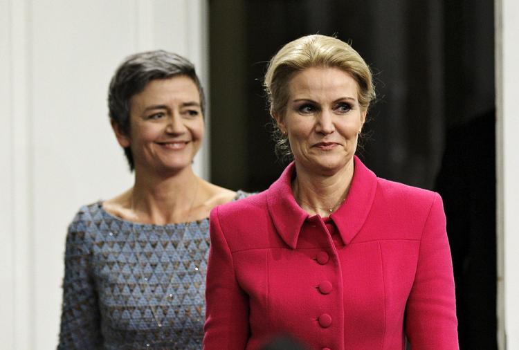 Økonomi. Statsminister Helle Thorning-Schmidt (S) og økonomi- og indenrigsminister Margrethe Vestager (R) ved pressemødet, hvor der i går blev udtrykt optimisme over situationen på boligmarkedet. 