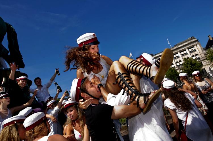 Uddannelsessnobberi. Vi bliver nødt til at få et paradigmeskifte i den måde, vi i dag definerer uddannelser som 'rigtige' og 'forkerte'. 