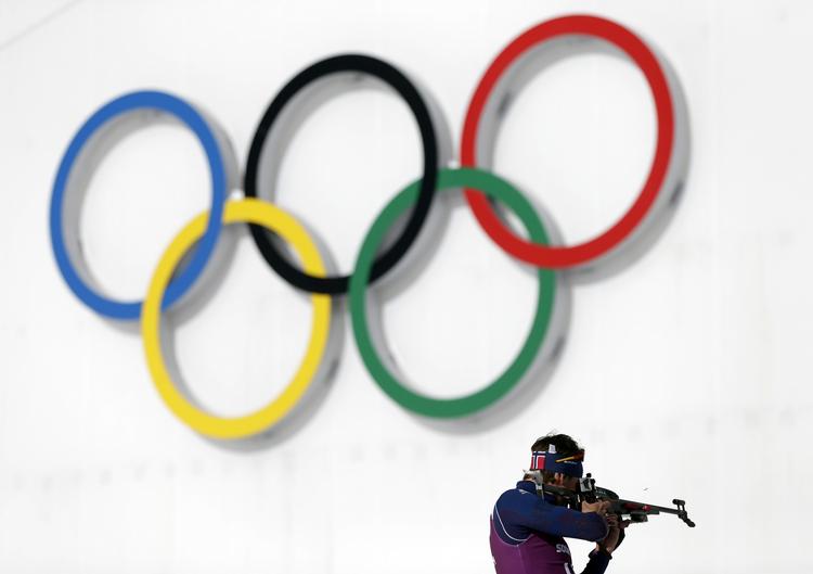 Skiskydning. Mændene skal ud på 10 km med geværet på ryggen. 