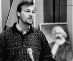Fortid. Danmarks Kommunistiske Parti holder i 1991 kongres i Odense med Ole Sohn på talerstolen og Karl Marx i baggrunden. 