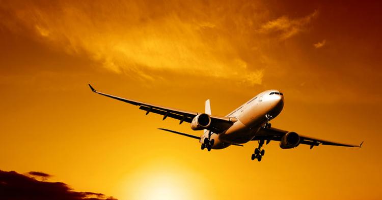 Velbekomme. Ikke alle flyselskaber serverer gratis mad og drikke på de lange ruter. 