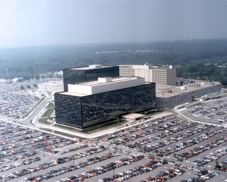 Datasikkerhed. National Security Agencys hovedkvarter i Fort Meade, Maryland. Rådet for Digital sikkerhed anbefaler, at danske politikere tager afstand fra NSA's overvågning af borgerne. 