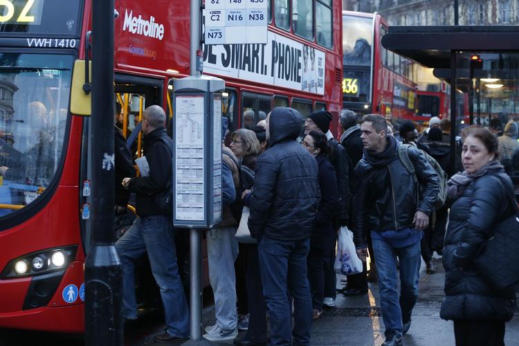 Tålmod. Londons indbyggere vågnede onsdag op til en dag, hvor transport med busser og tog skulle blive en stor prøvelse. 