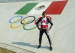 skiprins. Mexicos Hubertus Von Hohenlohe stiller sandsynligvis op i en toreador-lignende skidragt i dagens slalom-konkurrence ved OL. 
