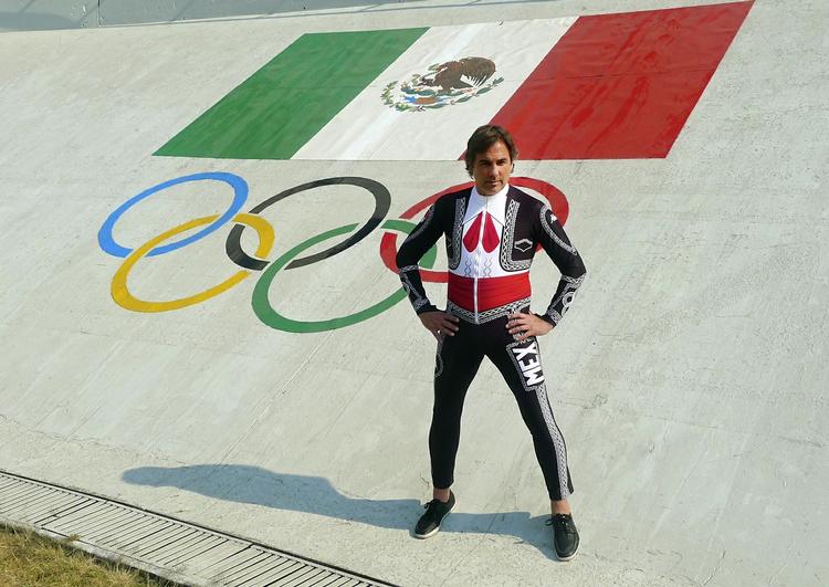 skiprins. Mexicos Hubertus Von Hohenlohe stiller sandsynligvis op i en toreador-lignende skidragt i dagens slalom-konkurrence ved OL. 