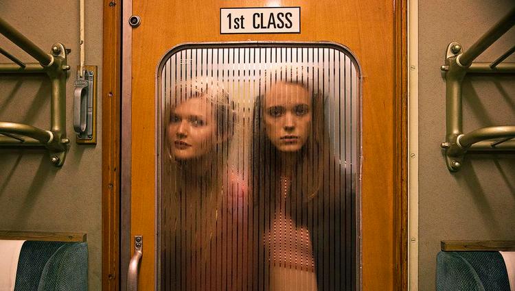 Ankomst. Lars Von Trier ankommer næppe på 1. klasse i tog - som Sophie Kennedy og Stacy Martin her i 'Nymphomaniac' - men muligvis tager han sin autocamper og kører en tur til Berlin. 