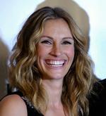 Tryghed. 46-årige Julia Roberts bliver modigere i sit spil af at arbejde med instruktører, hun kender godt i forvejen. Og hun er vist ikke sikker på, hun ville fungere sammen med Lars von Trier. 