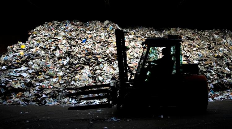 Netpapir. Britiske aviser satser stort på netmedier, selvom indtjeningen herfra stadig er begrænset. 