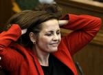 Rødt. Olsen Dyhr har taget stilling, og hun vil gerne prøve at tage ansvaret for, at SF kommer lidt mindre tumultarisk videre i dansk politik, end tilfældet har været de seneste par uger. 