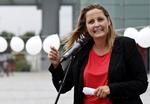 Ro. Olsen Dyhr vil ikke udsættes for, at en folketingsgruppe ikke følger partiets valgte organer, siger hun. Nu skal der ro på. 