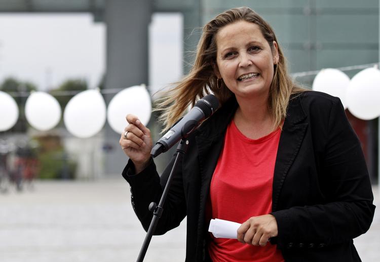 Ro. Olsen Dyhr vil ikke udsættes for, at en folketingsgruppe ikke følger partiets valgte organer, siger hun. Nu skal der ro på. 