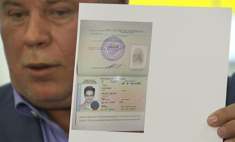 Systemkritiker. Lige nu sidder Edward Snowden et ukendt sted i Rusland på etårigt asyl. Men det er ikke hans skyld. Amerikanerne har ikke givet ham noget valg. 