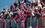 Hyldest. Der er fyldt godt op med nordmænd på tribunerne i Sotji. I dag fik de endnu mere at juble over. 