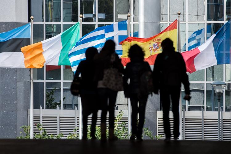 Europa. Den nye tænketank skal lære os at elske EU. Det bliver en hård opgave. 