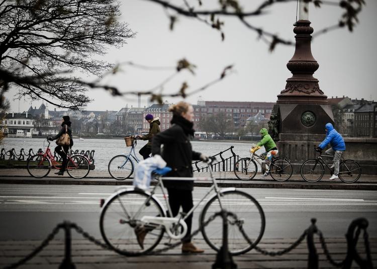 Ulighed. Dronning Louises Bro adskiller Indre By og Nørrebro. Levealderen er markant lavere i sidstnævnte bydel. 