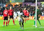MÅL. Et hovedstød gjorde Nathan Dyer til målscorer mod Cardiff. 