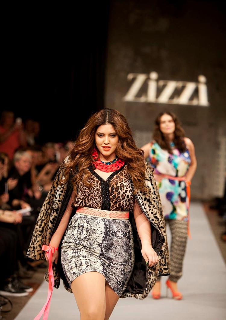 Rollemodel. Den 27-årige amerikanske model Denise Bidot tog têten i Zizzis show under modeugen. Bidot, der er en størrelse 46, går også model for blandt andet stormagasinet Macy's. 