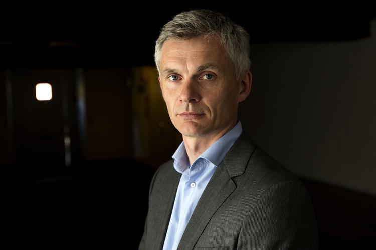 Bortforklaring. Thomas Ahrenkiel, chef for Forsvarets Efterretningstjeneste, har et stort arbejde foran sig med at forklare USAs formodede spionage imod Danmark. 