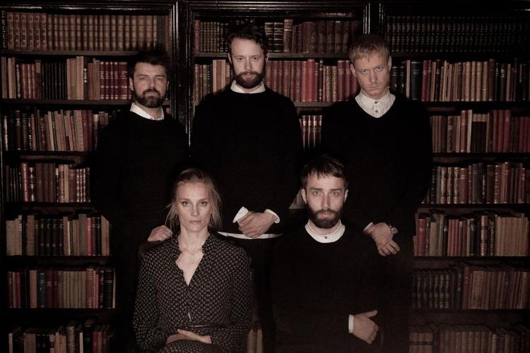 Poesi. Kasper Kaae og resten af Cody leverer fine kompositioner og troværdig poesi på deres tredje album, 'Windshield'. 