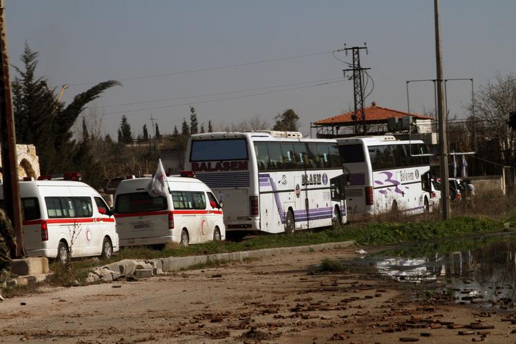Ud af Homs. I løbet af weekenden har hjælpearbejder forsøgt at bringe forsyninger ind til den belejrede by Homs samtidig med, at de har evakueret civile. 