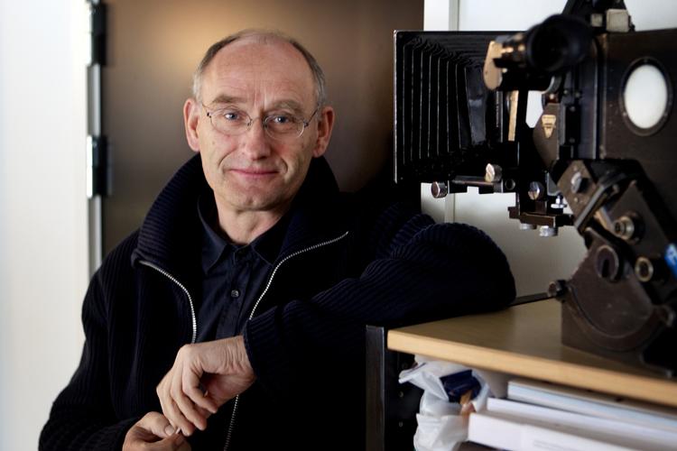 Ansøger. I 21 år har rektoren på Den Danske Filmskole heddet Poul Nesgaard. Og han vil gerne tage fire år mere. 