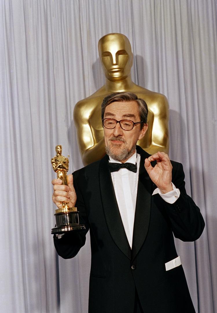 Oscar. 'Babettes gæstebud' mødte modstand inden den blev realisteret og senere vandt en Oscar. En filmkonsulent udtalte ifølge datteren Karin Mørchs biografi 'Gabriels Gæstebud - portræt af en filmmager' således: »Der er ikke et kvarters film i det lort«. 