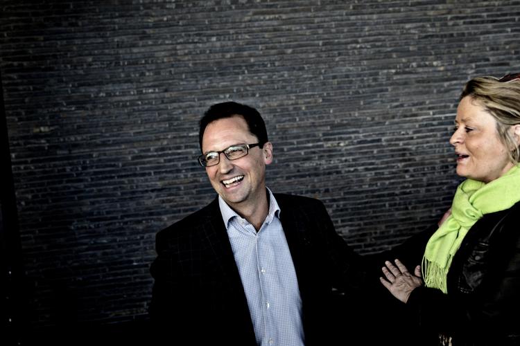 Formand for teatrets bestyrelse, Stine Bosse præsenterede Morten Hesseldahl i Skuespilhuset i København. Han har de senste fem år  været kulturdirektør på DR. Sideløbende har Morten Hesseldahl udgivet politiske spændingsromaner. 