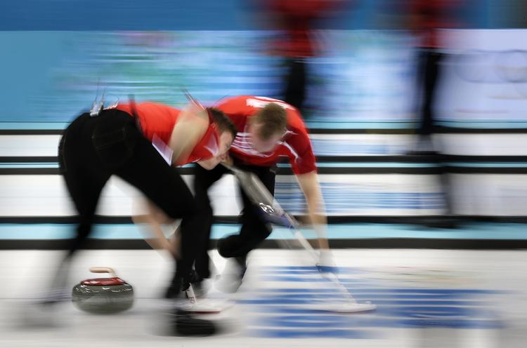 Stenkast. Danmark vandt knebent over russerne i curling med 11-10 i Sotji. 