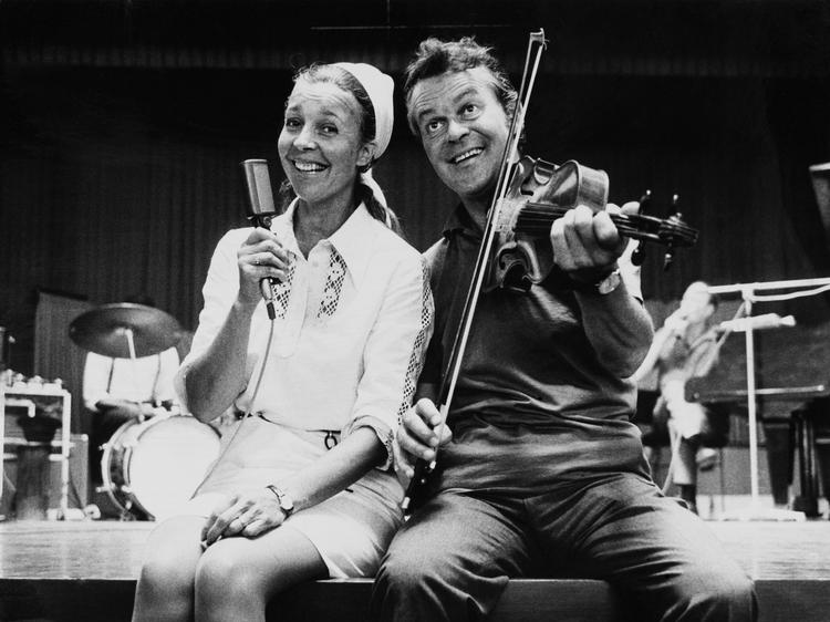 Jazzsanger. Alice Babs optrådte med blandt andre Svend Asmussen. 