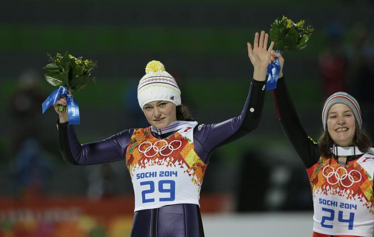 Vinder.  For første gang i legenes 90-årige levetid, at skihop for kvinder er med på det olympiske program. 