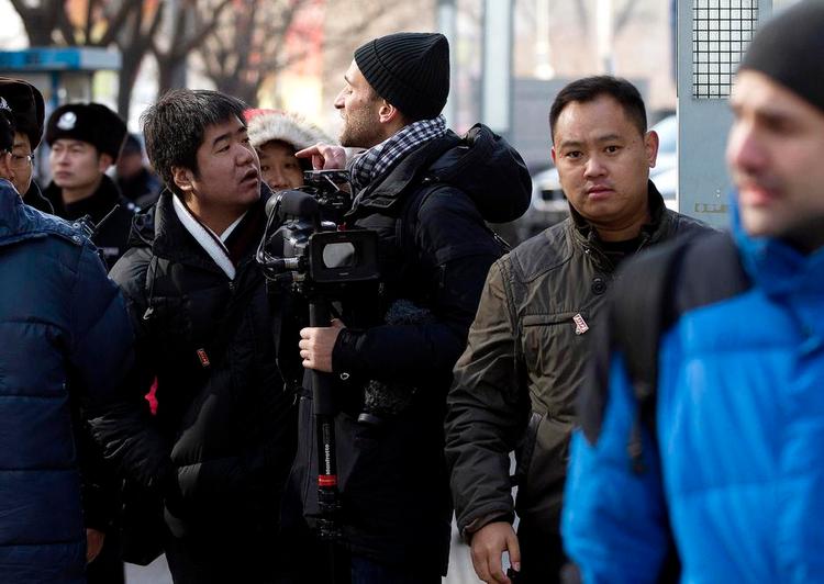 Obstruktion. En større politistyrke - uniformerede og civilklædte - var 22. januar sat ind i Beijing for at forhindre udenlandske journalister i at dække en retssag mod en borgerretsaktivist. 