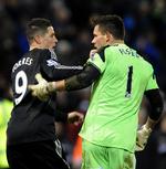 Nærkamp. Fernando Torres (tv) og WBA-målmand Ben Foster delte pointene i aftes. 