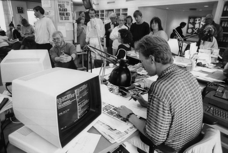 Fødselar. Ekstra Bladets redaktion anno 1989 med redaktionschef Reimer Bo Christensen i forgrunden. 