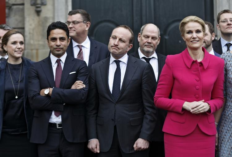 SR. »Kan regeringen vinde næste valg? Naturligvis. Alternativet er så gennemført gudsjammerligt, at alt er muligt«, skriver Kristian Madsen. 