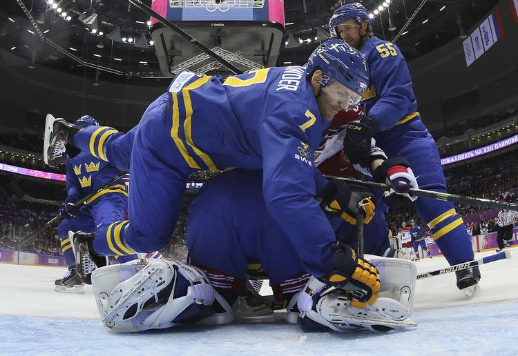 KLUDDERMOR. I Sveriges mål blev der passet godt på Henrik Lundqvist, der blev passeret to gange. 