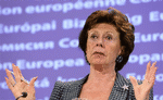 Hollandske Neelie Kroes (bill.) er EU-kommissionens spydspids på telekommunikations-området. Hun vil have EU til at spille en større rolle i styringen af Internet. (Foto: AP Photo/Yves Logghe) 