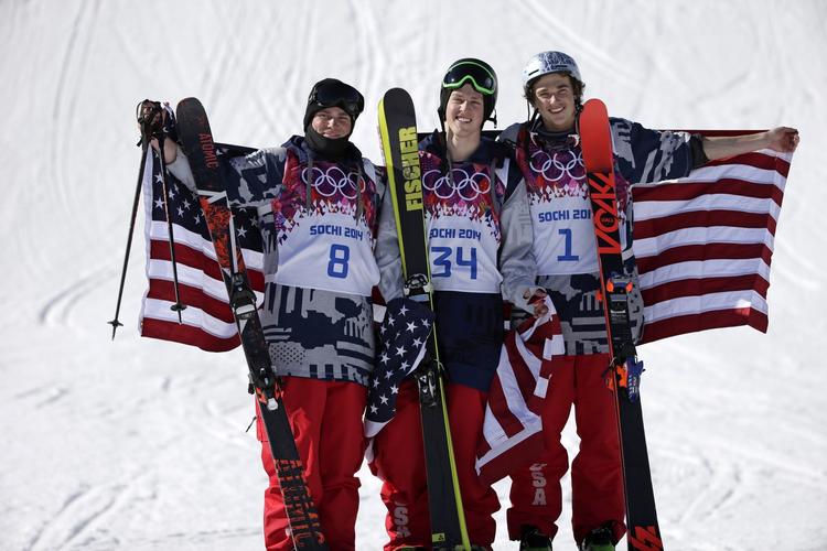 Dominans. Joss Christensen flankeret af Gus Kenworthy (tv) og Nicholas Goepper. 