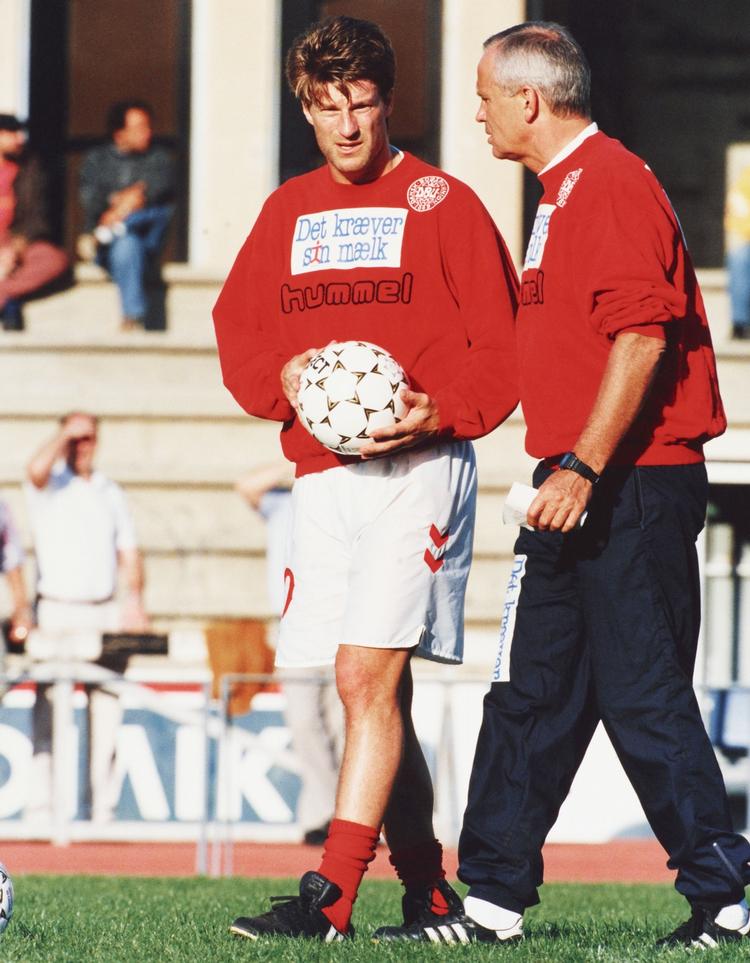 Richard Møller Nielsen var Danmarks landstræner da Danmark vandt EM i 1992. Sidenhen har han været landstræner for Finland og Israel. Her fotograferet sammen med Michael Laudrup, der meldte fra landsholdet på grund af  uenigheder med Richard Møller Nielsen. 