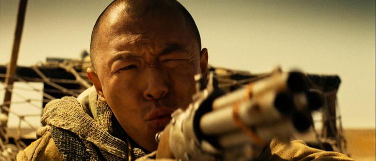 Skydeklar. Mange må lade livet undervejs i den hårdkogte, men velspillede og flot filmede kinesiske film 'No Man's Land', der også byder på både forrygende våben og dødbringende kørertøjer. 