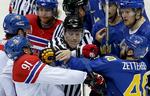 FÆRDIG. Sveriges Henrik Zetterberg (th) kommer ikke til at uddele flere øretæver ud ved OL i Sotji. 