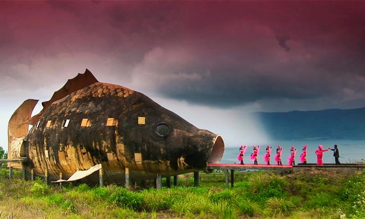 EKSTRAMATERIALE. I et forsøg på at sælge flere film lagde folkene bag ' The Act of Killing' i december en hel pakke ekstramateriale ud til fri download via Bundle. 