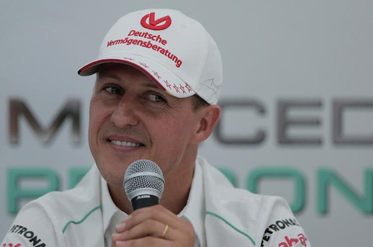 ULYKKE. Michael Schumacher er fortsat ved at vågne fra det kunstige koma, han blev lagt i efter en voldsom skiulykke. 
