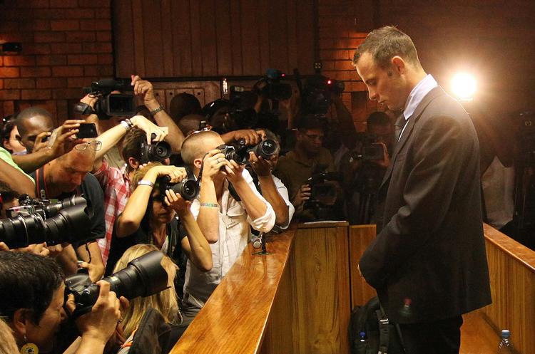 TILTALT. Oscar Pistorius risikere fængsel for at have skudt sin kæreste Reeva Steenkamp. 