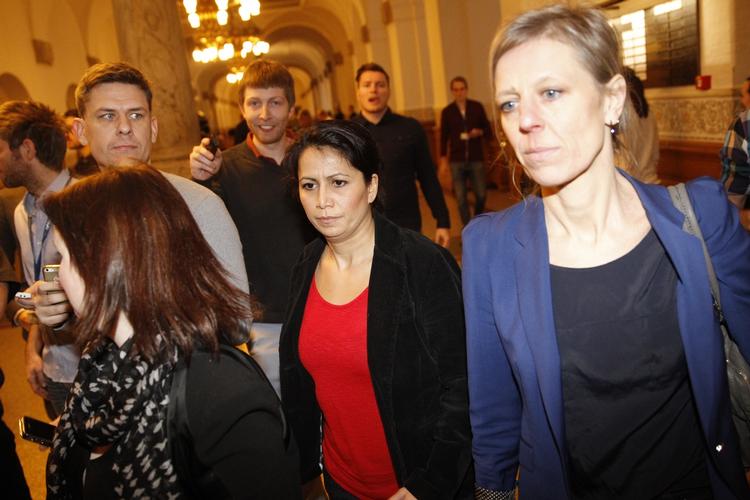 Kritikere. Både Trine Pertou Mach (th) og Özlem Cekic var modsat Pia Olsen Dyhr modstandere af et salg af Dong-aktier til Goldman Sachs. 