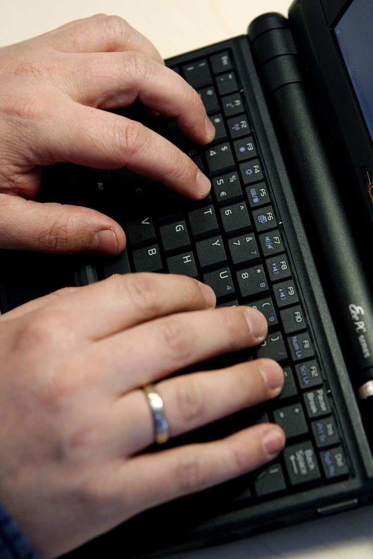 Netskilsmisse. Antallet af skilsmisser stiger. Det kan skyldes nye muligheder for at blive skilt over nettet. 