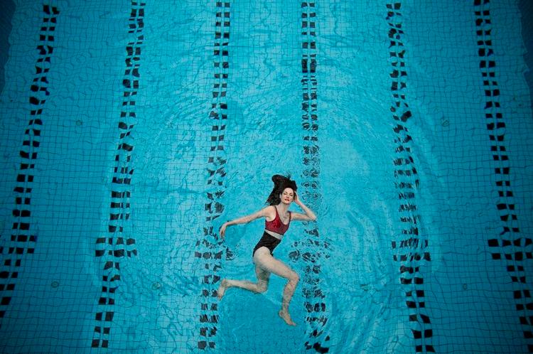 <cutline_leadin>klordiva. </cutline_leadin>Svenske Charlotte Engelkes kom i kontakt med sin indre dronning, da hun gæstede Øbrohallen for første gang. Nu kan hun opleves i rollen som Snedronningen på Republique.<fotograf> Foto: Peter Hove Olesen</fotograf> 