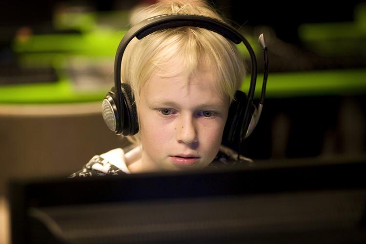 Afmystificering. Mystikken omkring computerspil og deres univers bør afmystificeres, så man bedre kan gå i forhandling med børnene og som forældre kan opdage de fordele spil kan have med sig. 