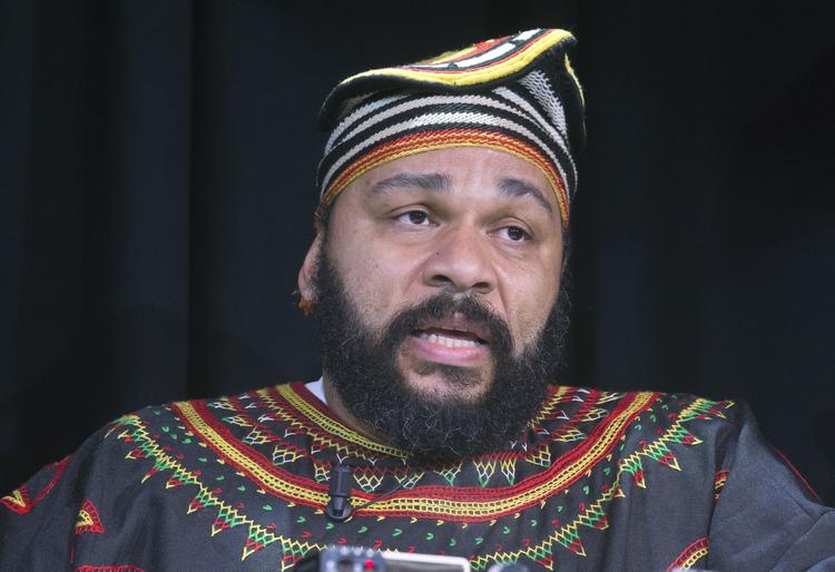 Censur. Komikeren Dieudonne M'Bala M'Balas turné er blevet forbudt på grund af, at de franske domstole ikke kan »tolerere had til andre, racisme, antisemitisme eller holocaust-fornægtelse«, ifølge indenrigsminister Manuel Valls. 