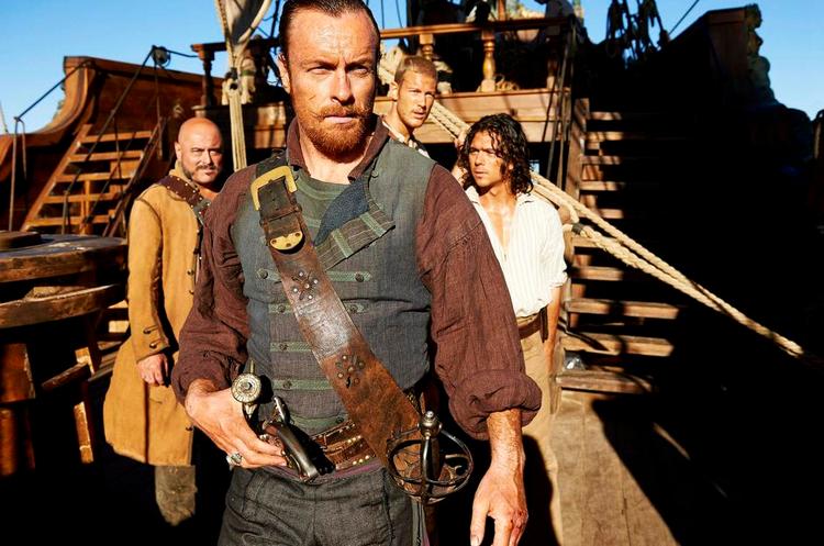 Pirat. 'Black Sails', der fortæller forhistorien til Robert Louis Stevensons 'Skatteøen'. 